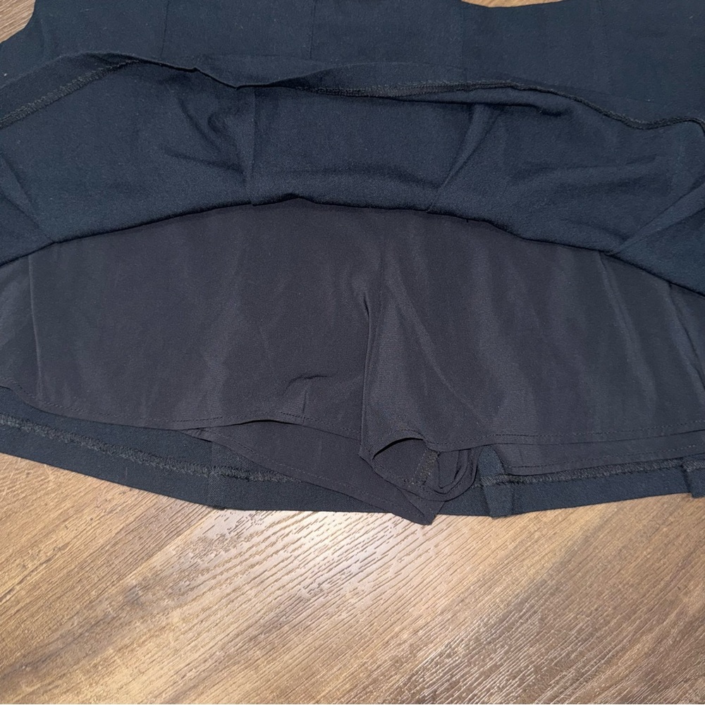 Abercrombie & Fitch Pleated Skirt w/ Built in Shorts - Picture 4 of 6